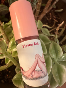 Lush lips FLOWER BABE moisturizing lipgloss and lipstick in one!